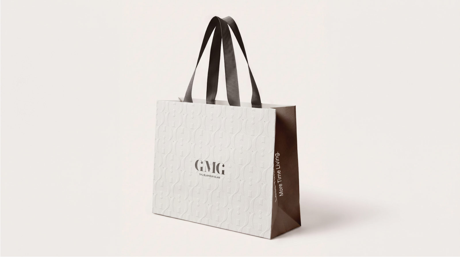 GMG — ตัวอย่างการใช้งานแบรนด์ (mockup) แบรนด์แฟชั่น