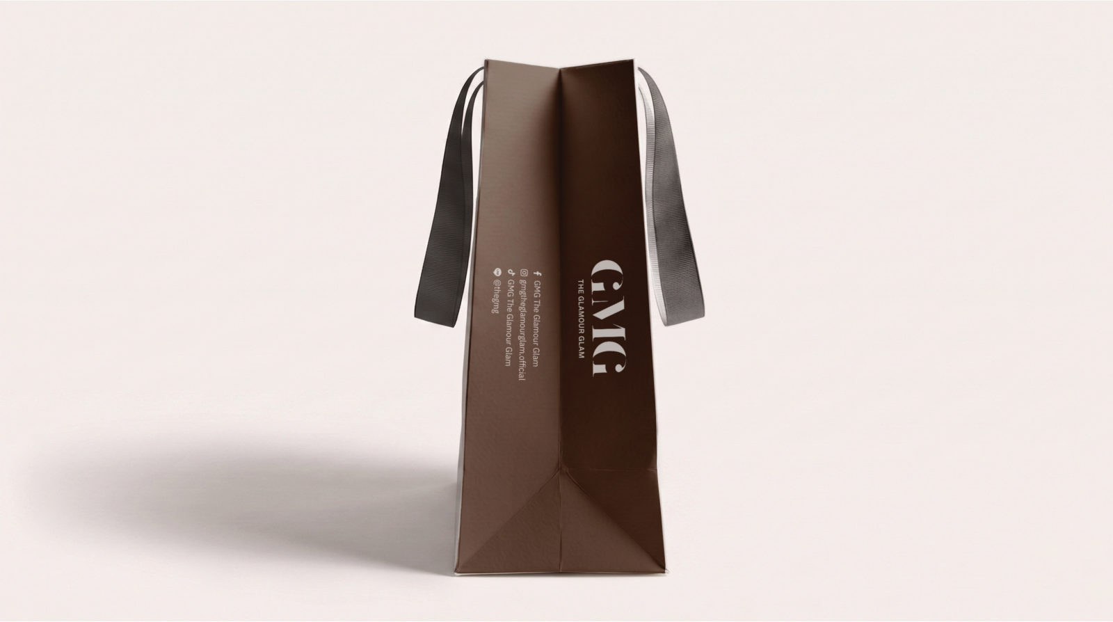 GMG — ตัวอย่างการใช้งานแบรนด์ (mockup) แบรนด์แฟชั่น