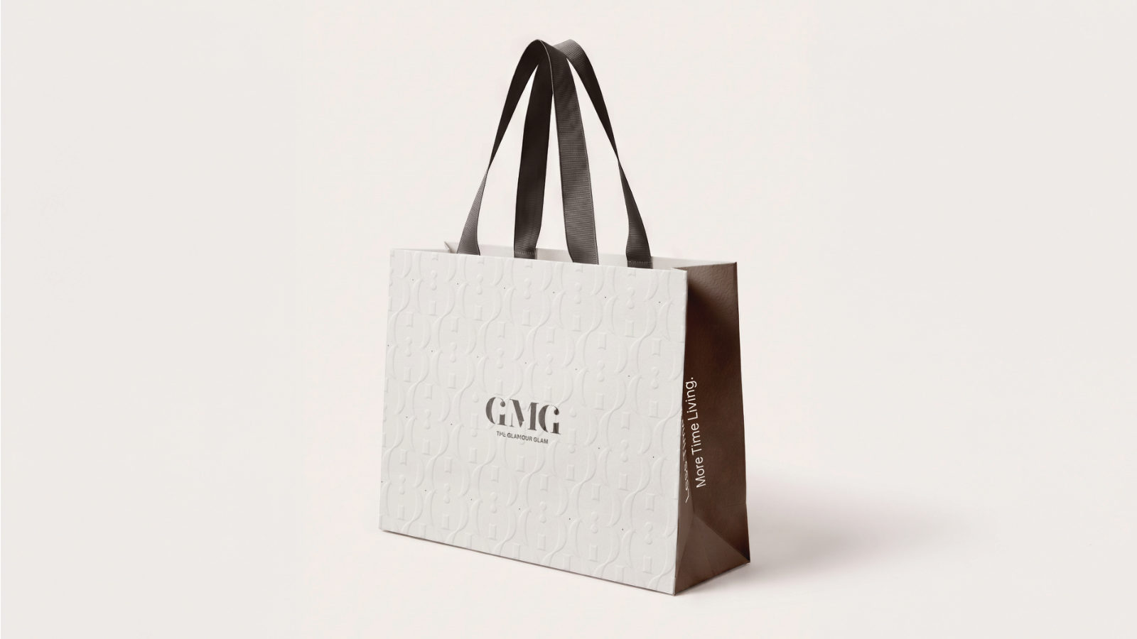 GMG — ตัวอย่างการใช้งานแบรนด์ (mockup) แบรนด์แฟชั่น
