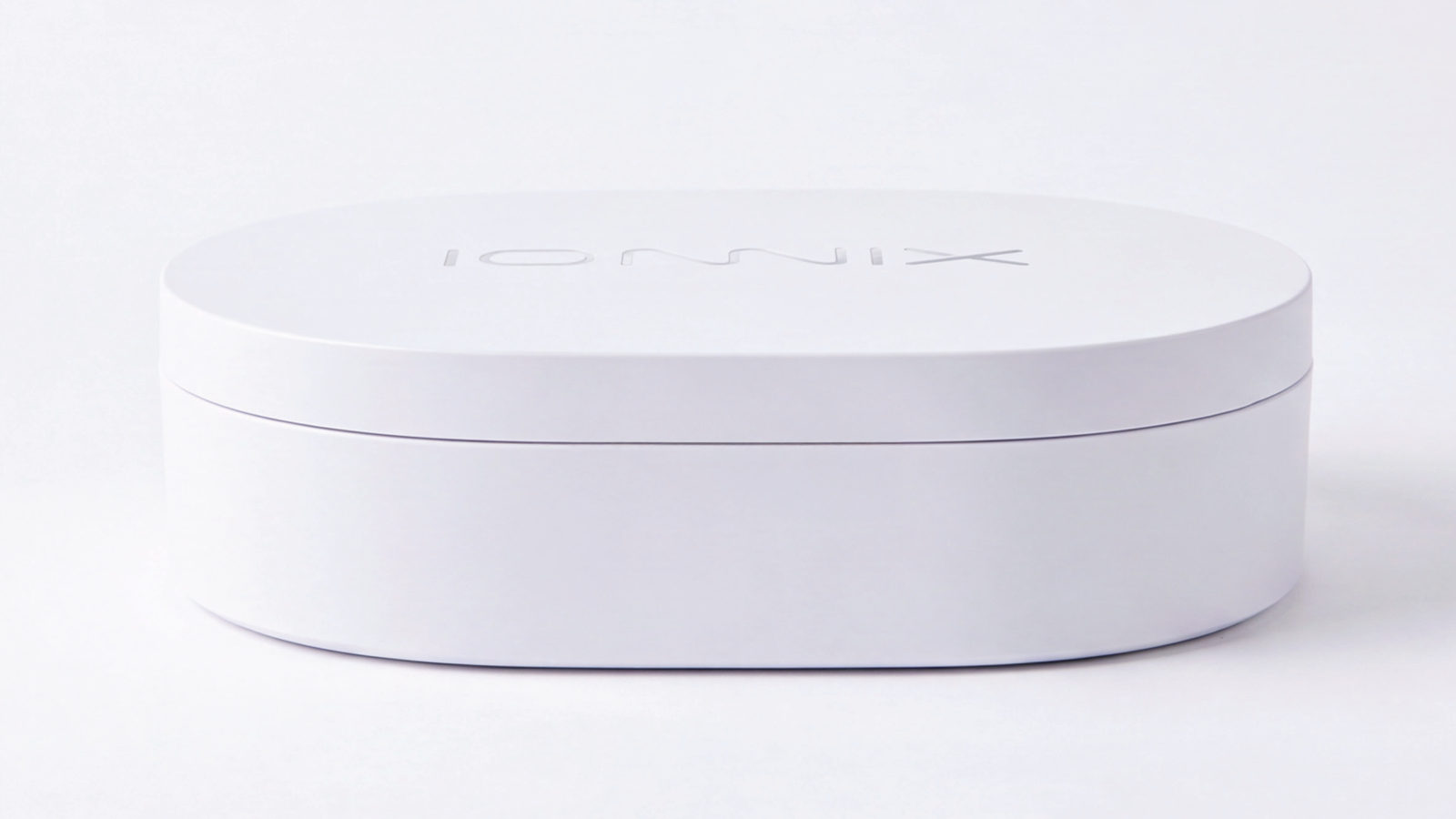 IONNIX — ตัวอย่างการใช้งานแบรนด์ (mockup) แบรนด์ beauty tech